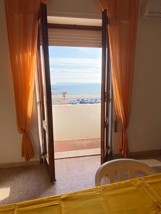 I Fenicotteri - Appartamenti Sul Mare Calasetta Bagian luar foto
